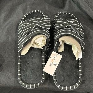 New-Size 7-8 Indoor Black and White Stripped Slipper with Rubber Sole